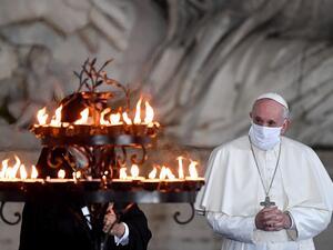 Pope Francis wearing a face mask attends a ceremony for peace with representatives from various religions in Campidoglio Square in Rome on October 20, 2020. Andreas SOLARO / AFP