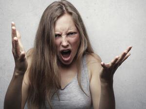 5 طرق ذكية للتعامل مع غضب ابنك المراهق