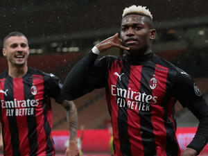 لياو (يمين) يقود الروسونيري لانتصاره الثالث على التوالي