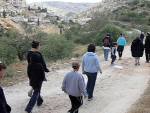 مستوطنون في جبال نابلس 