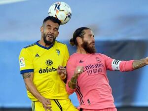 سيرخيو راموس (يمين)