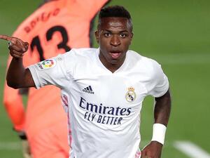 فينيسيوس يحتفل بهدفه