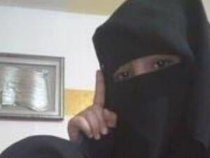  المرأة المسؤولة عن إعلام تنظيم "داعش"