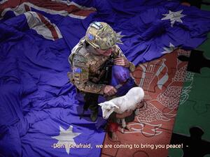 أستراليا تطالب الصين بالاعتذار بعد نشر الأخيرة صورة لجندي يضع سكينا على رقبة طفل أفغاني