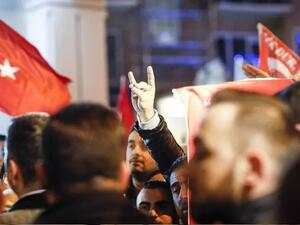 تظاهرة لأنصار جماعة "الذئاب الرمادية" التركية في مدينة روتردام الهولندية