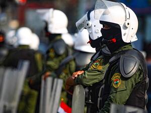 Iraqi riot policemen stand guard during an anti-government protest over corruption and poor services in Tahrir Square in the centre of the capital Baghdad on November 8, 2020. AHMAD AL-RUBAYE / AFP