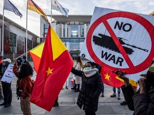 Pro-Tigrayan demonstrators display placards during a protest in front of the Chancellery in Berlin on November 12, 2020, over a week-old conflict in northern Ethiopia between the regional ruling party, the Tigray People's Liberation Front (TPLF), and the government of Prime Minister Abiy Ahmed. John MACDOUGALL / AFP