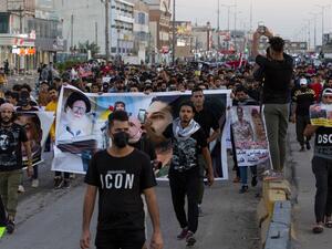 Iraqi protesters march during an anti-government demonstration in the southern city of Basra on November 13, 2020. Hussein FALEH / AFP