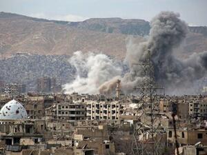 A general view shows smoke rising from buildings following an air strike on Jobar, a rebel-held district on the eastern outskirts of the Syrian capital Damascus, on March 21, 2017. (AFP/Ammar SULEIMAN)