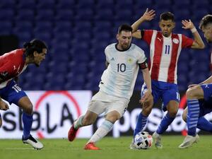 ميسي يفشل في قيادة الأرجنتين للفوز