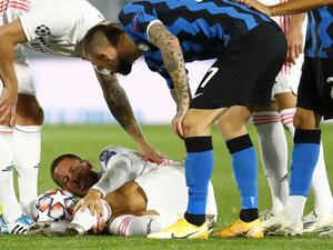 هازارد بعد تعرضه للإصابة