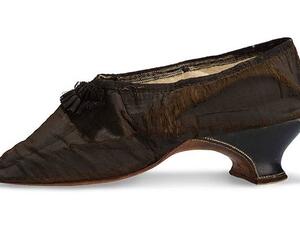 This shoe once belonging to Marie Antoinette (Twitter)