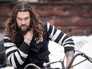 The actor also spoke candidly about using therapy as means of relaxing after a long day on set. 