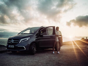 سيارة مرسيدس - بنز من الفئة V 250 AVANTGARDE ذات الطول الإضافي: معاييراً جديدة كلياً للمركبات متعددة الأغراض ابتداءً من 27,000 ريال عُماني