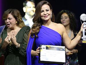كارول سماحة تنال جائزة أفضل ممثلة في الاسكندرية السينمائي