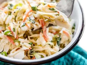 سلطة الكولسلو الكريمية للساندويشات