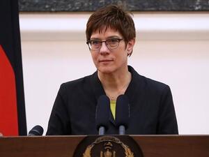  وزيرة الدفاع الألمانية أنيغريت كرامب كارينباور