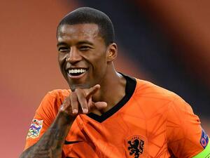 فاينالدوم يقود هولندا للفوز