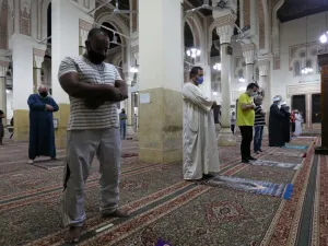  قرار بإغلاق كافة المساجد في مصر