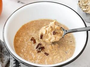 وجبة فطور الشوفان بطعم فطيرة اليقطين