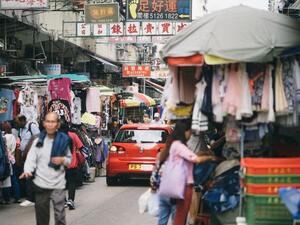 في عام 2013، تم تصنيف واحدة من كل ثلاث مقاطعات في الصين على أنها "تعاني من الفقر"