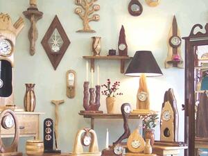 تتوافر الطاولات الخشب الجانبيّة، بألوان وتصاميم وأحجام عدة تتوافر الطاولات الخشب الجانبيّة، بألوان وتصاميم وأحجام عدة