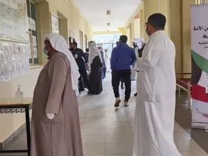 الكويت تختار برلمانها الجديد في ظل أزمتي كورونا والاقتصاد