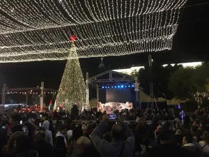  سيتم إضاءة شجرة عيد الميلاد بالتزامن في كل من مدينتي بيت لحم وبيت جالا