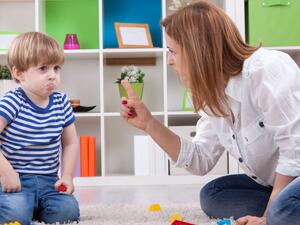 كوني صديقة أبنائك كي تمنحيهم الثقة والمحبة الكافية لتوجيههم في حياتهم