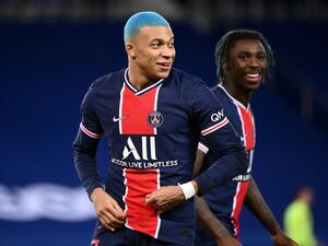 مبابي يحتفل بهدفه