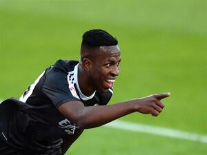 فينيسيوس يحتفل بهدفه