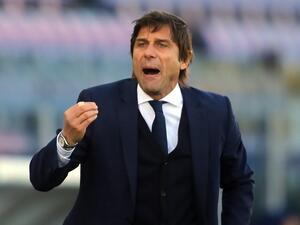 كونتي يحاول إسكات منتقديه