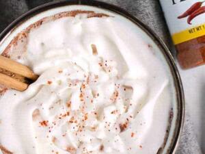 شوكولاتة ساخنة بالفلفل والتوابل لليلة شتاء باردة