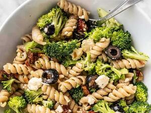 سلطة الباستا الملونة