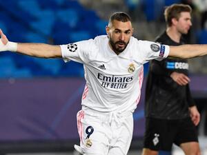 بنزيمة يقود الملكي لدور الـ 16