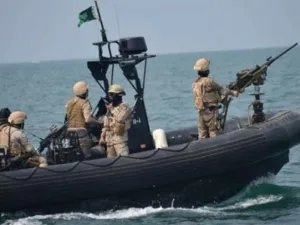 قارب للبحرية السعودية