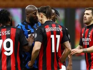 إبراهيموفيتش ولوكاكو خلال المباراة