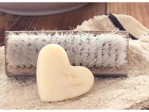 فرشاة الأسنان عنصر أساسي في النظافة اليومية إلا أنها مكان يمكن أن تتراكم فيه الجراثيم والبكتيريا  فرشاة الأسنان عنصر أساسي في النظافة اليومية إلا أنها مكان يمكن أن تتراكم فيه الجراثيم والبكتيريا