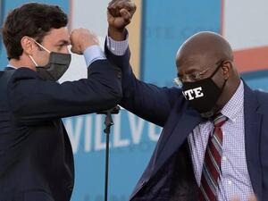 جون أوسوف (يسار) ورفايل وورنوك