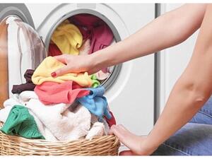 يفضل وضع الجوارب في كيس خاص بالغسيل يفضل وضع الجوارب في كيس خاص بالغسيل