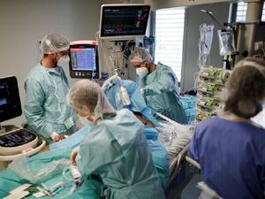 البرازيل تسجل 24 ألف إصابة و462 وفاة جديدة بكورونا