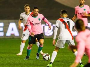 ميسي يقود برشلونة لربع النهائي