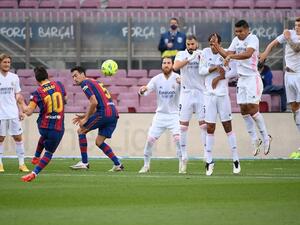 من سيظفر باللقب؟