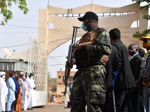 A Nigerien soldier stands guard as Niger's outgoing president Mahamadou Issoufou arrives at a polling station in Niamey on December 27, 2020 during Niger's presidential and legislative elections. Voters in the Sahel state of Niger go to the polls on December 27, 2020 for an election that could seal the country's first-ever peaceful handover between elected presidents, despite a bloody jihadist insurgency. Issouf SANOGO / AFP