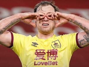 بارنز يحتفل بهدفه