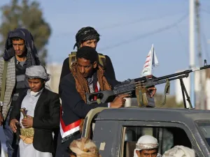 مقاتلون من أنصار الله