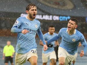 سيلفا يحتفل بهدفه