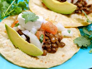 تاكو نباتي بالعدس والافوكادو