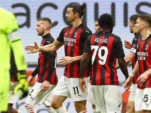 إبراهيموفيتش يقود ميلان لزعامة الدوري الإيطالي