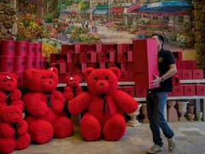 تركيا.. تخفيف حظر التجول لباعة الورود في عيد الحب